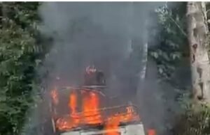 ಕಾರು-ಸಿಎನ್ಜಿ ಆಟೋ ಮುಖಾಮುಖಿ ಢಿಕ್ಕಿ : ಆಟೋ ಬೆಂಕಿಗಾಹುತಿ : ಮೂವರು ಗಂಭೀರ…!!