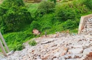 ಉಪ್ಪಿನಂಗಡಿ: ಕಂದಕಕ್ಕೆ ಉರುಳಿ ಬಿದ್ದ ಕಾರು…!!