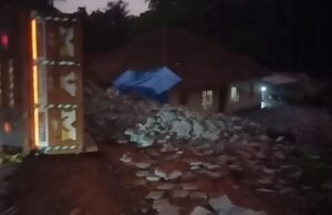 ಬಂಟ್ವಾಳ : ಇಂಟರ್ ಲಾಕ್ ಸಾಗಿಸುತ್ತಿದ್ದ ಲಾರಿ ಪಲ್ಟಿ…!!