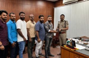ಉಡುಪಿಯಲ್ಲಿ ಅನುಮಾನಾಸ್ಪದ ಮೊಬೈಲ್ ಮಾರಾಟ : 7 ಮೊಬೈಲ್ಗಳನ್ನು ಪೊಲೀಸರಿಗೆ ಒಪ್ಪಿಸಿದ ವ್ಯಾಪಾರಿಗಳು..!
