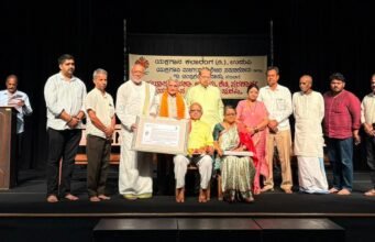 ಯಕ್ಷಗಾನ ವಿದ್ವಾಂಸ ಡಾ. ಚಂದ್ರಶೇಖರ ದಾಮ್ಲೆ ಅವರಿಗೆ ತಲ್ಲೂರು ಕನಕಾ ಅಣ್ಣಯ್ಯ ಶೆಟ್ಟಿ ಪ್ರಶಸ್ತಿ’ ಪ್ರದಾನ : ಯಕ್ಷಗಾನದ ಶ್ರೇಷ್ಠತೆಯನ್ನು ಕಾಪಾಡಿ : ಯುವ ಕಲಾವಿದರಿಗೆ ಧರ್ಮದರ್ಶಿ ಡಾ. ಜಿ. ಭೀಮೇಶ್ವರ ಜೋಶಿ ಕರೆ
