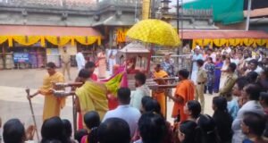 ಕೊಲ್ಲೂರಿಗೆ ತಮಿಳುನಾಡು ಸಿಎಂ ವಿಜಯ್ ಭೇಟಿ ಹಿನ್ನೆಲೆ : ದೇವಸ್ಥಾನದ ಸುತ್ತಮುತ್ತ ಬಿಗಿ ಪೊಲೀಸ್ ಬಂದೋಬಸ್ತ್…!