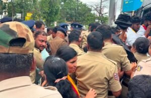 ತಮಿಳುನಾಡು ಸಿಎಂ ವಿಜಯ್ ಭೇಟಿ ವೇಳೆ ಕಪ್ಪು ಬಾವುಟ ಪ್ರದರ್ಶನಕ್ಕೆ ಯತ್ನ : ಕರವೇ ಕಾರ್ಯಕರ್ತರ ಬಂಧನ…!!