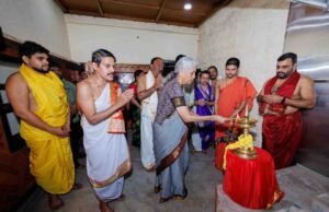 ಕೇಂದ್ರ ಸಚಿವೆ ನಿರ್ಮಲಾ ಸೀತಾರಾಮನ್ ಉಡುಪಿ ಶ್ರೀಕೃಷ್ಣಮಠದಲ್ಲಿ ಪಾಯದ ಕೋಣೆ ಉದ್ಘಾಟನೆ…!!