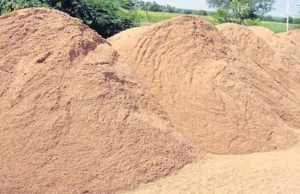ಬೆದರಿಕೆ ಒಡ್ಡಿ ಮರಳು ಕಳವು…!!