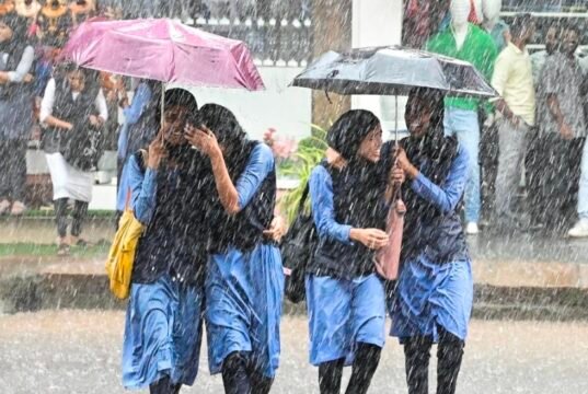 “ರೆಡ್ ಅಲರ್ಟ್” : ನಾಳೆ ಶಾಲೆ ಹಾಗೂ ಪದವಿ ಪೂರ್ವ ಕಾಲೇಜುಗಳಿಗೆ ರಜೆ ಘೋಷಣೆ…!!