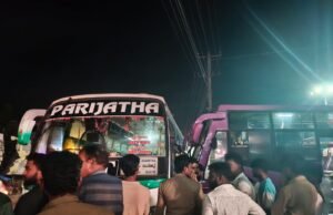 ಟೈಮಿಂಗ್ಸ್ ವಿಚಾರದಲ್ಲಿ ಗಲಾಟೆ : ಸಿಟಿ ಬಸ್ ಗೆ ಮತ್ತೊಂದು ಸಿಟಿ ಬಸ್ ಡಿಕ್ಕಿ : ಡ್ರೈವರ್ಗಳ ಹುಚ್ಚಾಟಕ್ಕೆ ಬೆಚ್ಚಿ ಬಿದ್ದ ಪ್ರಯಾಣಿಕರು…!!