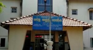 ಜಿಲ್ಲಾಸ್ಪತ್ರೆಯ ಶೌಚಾಲಯದೊಳಗೆ ಮದ್ಯಪಾನ…!!