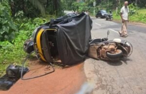 ಆಟೋ ರಿಕ್ಷಾ- ಆಕ್ಟಿವಾ ನಡುವೆ ಭೀಕರ ಅಪಘಾತ : ಸವಾರ ಗಂಭೀರ…!!