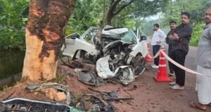 ಕೇರಳ : ಕಣ್ಣೂರಿನಲ್ಲಿ ಮರಕ್ಕೆ ಢಿಕ್ಕಿ ಹೊಡೆದ ಕಾರು; ನಾಲ್ವರು ಸಾವು ..!!