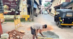 ಉಡುಪಿ : ತೆಂಕಪೇಟೆ ರಸ್ತೆ ಹೊಂಡಕ್ಕೆ ಕೊನೆಗೂ ಮುಕ್ತಿ : ದುರಸ್ತಿ ಕಾರ್ಯ ಪ್ರಾರಂಭ ..!!