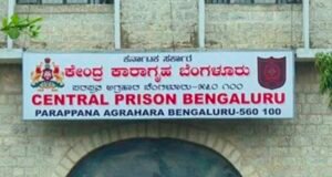 ಜೈಲಿಗೆ ಸಿಸಿಬಿ ಪೊಲೀಸ್ ದಾಳಿ : ಪ್ರಜ್ವಲ್ ರೇವಣ್ಣ ಇರುವ ಬ್ಯಾರಕ್ನಲ್ಲಿ ಮೊಬೈಲ್ ಪತ್ತೆ – FIR ದಾಖಲು…!!