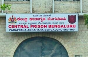 ಜೈಲಿಗೆ ಸಿಸಿಬಿ ಪೊಲೀಸ್ ದಾಳಿ : ಪ್ರಜ್ವಲ್ ರೇವಣ್ಣ ಇರುವ ಬ್ಯಾರಕ್ನಲ್ಲಿ ಮೊಬೈಲ್ ಪತ್ತೆ – FIR ದಾಖಲು…!!