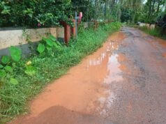 ಮುಲ್ಕಿ: ಕಂಬಳದ ಗದ್ದೆಯಂತಾಗಿರುವ ಕೊಳಚಿಕಂಬಳ ರಸ್ತೆ…!!