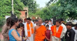 ದೆಹಲಿ ದಲಿತರ ಕಾಲೋನಿಗಳಲ್ಲಿ ಪೇಜಾವರ ಶ್ರೀ ಸಂಚಾರ…!!