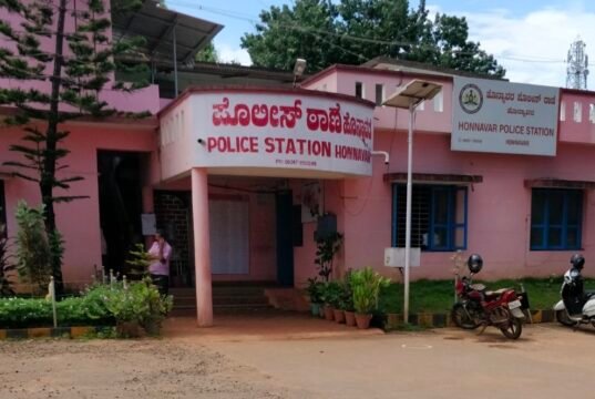 ಹೊನ್ನಾವರ: ಮಲಗಿದ್ದ ಪತ್ನಿಯ ಕತ್ತು ಹಿಸುಕಿ ಕೊಲೆ – ಹೃದಯಾಘಾತ ಎಂದು ಕತೆ ಕಟ್ಟಿದ್ದ ಪತಿ ಅಂದರ್…!!
