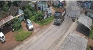 ಲಾರಿ ಹರಿದು ಬೈಕ್ ಸವಾರ ಸ್ಥಳದಲ್ಲೇ ಮೃತ್ಯು…!!
