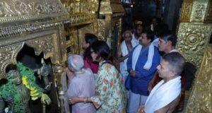 ರಿಲಯನ್ಸ್ ಇಂಡಸ್ಟ್ರೀಸ್ನ ಬಿಜಲ್ ಮೇಸ್ವಾನಿ ಕುಟುಂಬ ಸಮೇತ ಶ್ರೀ ಕೃಷ್ಣ ಮಠಕ್ಕೆ ಭೇಟಿ..!
