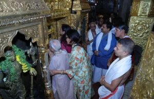 ರಿಲಯನ್ಸ್ ಇಂಡಸ್ಟ್ರೀಸ್ನ ಬಿಜಲ್ ಮೇಸ್ವಾನಿ ಕುಟುಂಬ ಸಮೇತ ಶ್ರೀ ಕೃಷ್ಣ ಮಠಕ್ಕೆ ಭೇಟಿ..!