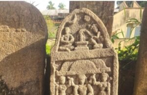 ಐತಿಹಾಸಿಕ ಬಾರಕೂರಿನಲ್ಲಿ ‘ಸಿಡಿತಲೆ ವೀರಗಲ್ಲು’ ಪತ್ತೆ : ಪುರಾತತ್ತ್ವ ವಿದ್ವಾಂಸ ಪ್ರೊ. ಟಿ.ಮುರುಗೇಶಿ ಮಾಹಿತಿ…!!