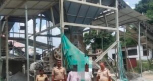 ಅಕ್ರಮ ಕಲ್ಲು ಗಣಿಗಾರಿಕೆ : ಲಾರಿ, ಹಿಟಾಚಿ, ಕ್ರಷರ್ ಸಹಿತ ಭಾರೀ ಪ್ರಮಾಣದ ಜೆಲ್ಲಿ ವಶ…!!