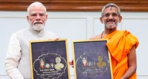 ಪ್ರಧಾನಿ ಮೋದಿ ಭೇಟಿ ಮಾಡಿದ ಪೇಜಾವರ ಶ್ರೀ…!!
