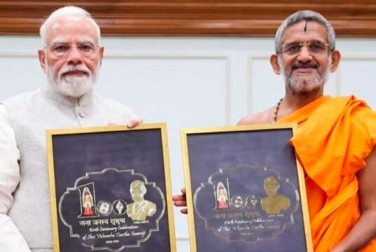 ಪ್ರಧಾನಿ ಮೋದಿ ಭೇಟಿ ಮಾಡಿದ ಪೇಜಾವರ ಶ್ರೀ…!!