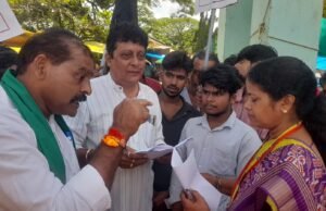 ಉಡುಪಿ ಎ.ಪಿ.ಎಂ.ಸಿ. ಅಧಿಕಾರಿಗಳ ದೌರ್ಜನ್ಯ ಮತ್ತು ಅವ್ಯವಹಾರಗಳ ವಿರುದ್ಧ ಪ್ರತಿಭಟನೆ…!!
