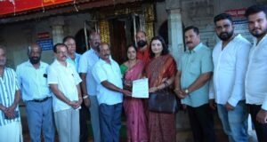 ಬನ್ನಂಜೆ ಮಹಾಲಿಂಗೇಶ್ವರ ದೇಗುಲಕ್ಕೆ ವಿಪ ಸದಸ್ಯೆ ಆರತಿ ಕೃಷ್ಣ ಭೇಟಿ : ದೇವಸ್ಥಾನದ ಅಭಿವೃದ್ಧಿಗೆ ಅನುದಾನದ ಭರವಸೆ..!!