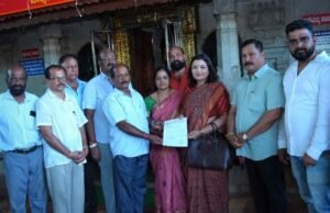 ಬನ್ನಂಜೆ ಮಹಾಲಿಂಗೇಶ್ವರ ದೇಗುಲಕ್ಕೆ ವಿಪ ಸದಸ್ಯೆ ಆರತಿ ಕೃಷ್ಣ ಭೇಟಿ : ದೇವಸ್ಥಾನದ ಅಭಿವೃದ್ಧಿಗೆ ಅನುದಾನದ ಭರವಸೆ..!!