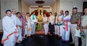 ಉಡುಪಿ ಶ್ರೀ ಕೃಷ್ಣ ಮಠಕ್ಕೆ ಅದ್ಲೂರಿ ಲಕ್ಷ್ಮಣ್ ಕುಮಾರ್ ಭೇಟಿ…!!