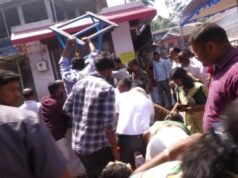 ಕೊಲ್ಲೂರು ದೇವಸ್ಥಾನದ ಬಳಿ ಅವಘಡ : ಭಕ್ತರ ಮೇಲೆ ಬಿದ್ದ ಬೃಹತ್ ಲೈಟ್ ಸೆಟ್, ವೃದ್ಧ ವ್ಯಕ್ತಿಗೆ ಗಂಭೀರ ಗಾಯ…!!