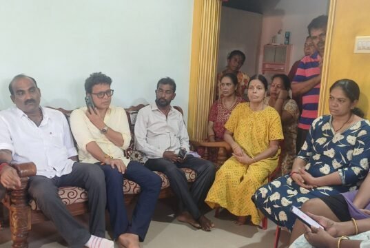 ಸುರತ್ಕಲ್: ಪೊಲೀಸ್ ಕಿರುಕುಳದಿಂದ ಬೇಸತ್ತು ಆತ್ಮಹತ್ಯೆಗೈದ ಮೀನುಗಾರ ಸೋಮನಾಥ್ ಮನೆಗೆ ಶಾಸಕ ಯಶ್ ಪಾಲ್ ಸುವರ್ಣ ಭೇಟಿ…!!